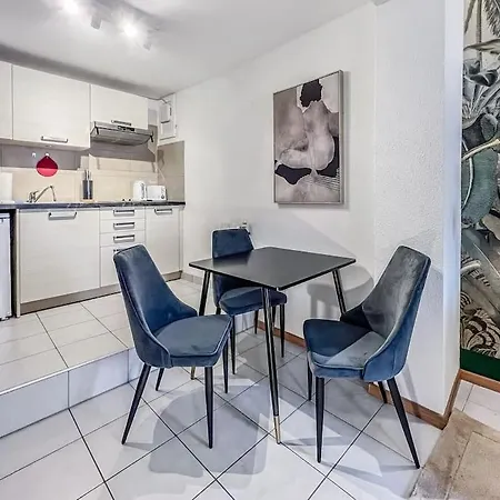 Quiet & Comfy On Av Du Casino