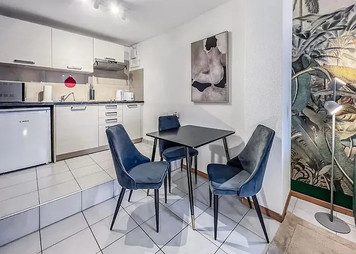 Quiet & Comfy On Av Du Casino